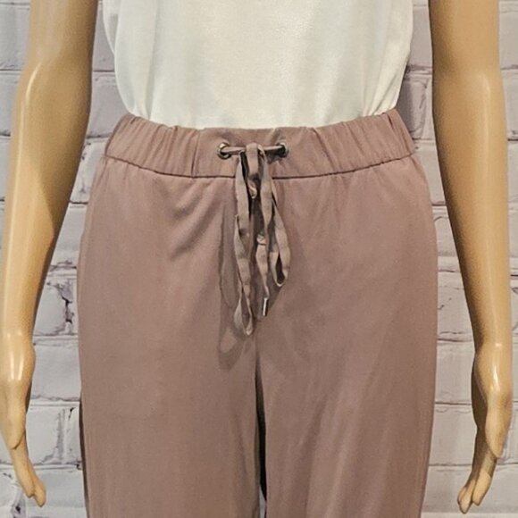 RW&Co. , 4-Way stretch jogger ankle pant in walnut colour - Picture 9 of 13